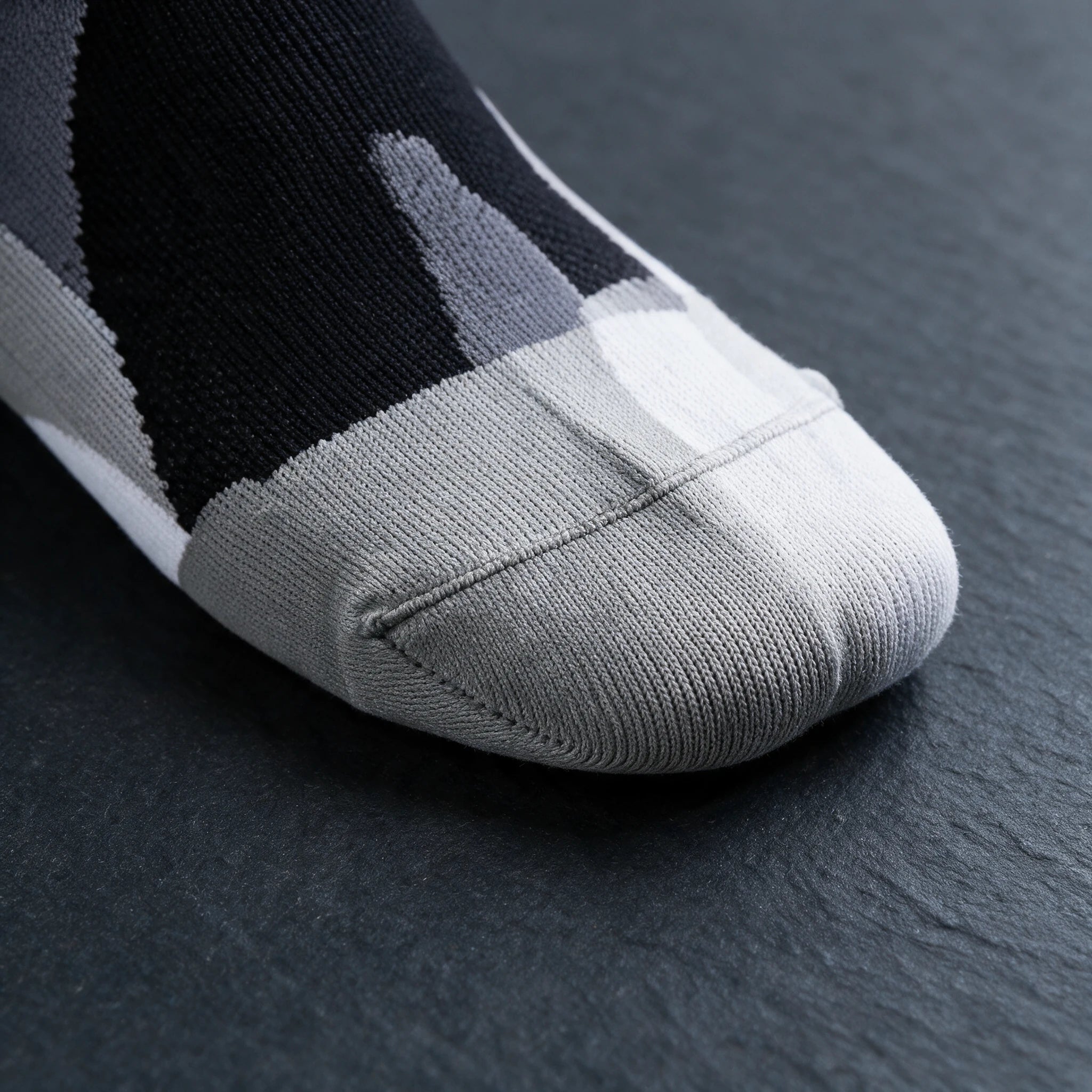 ShiftForce™ flat linked toe seam, zero raised ridge inside work boot